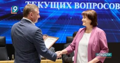 Александр Шуваев наградил лучших глав муниципалитетов по итогам работы за 2025 год