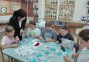 Горячие сердца наших школьников: сбор гуманитарного груза для солдат СВО идёт даже на каникулах