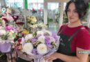 Цветочный марафон перед Днём знаний: сколько стоят букеты к 1 сентября и что сейчас в моде?